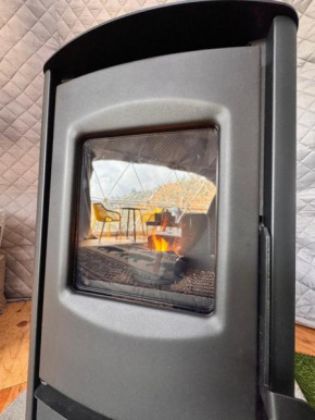 Enchanted Forest Dome ,10-15 minutes to Kings Canyons-New pellet stove for cozy warm nights